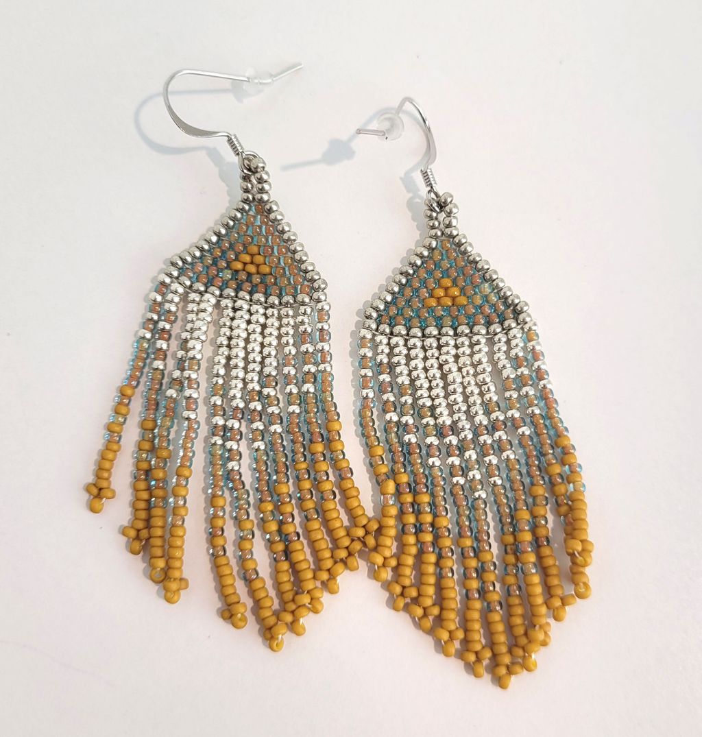 Silver and Tan Saras