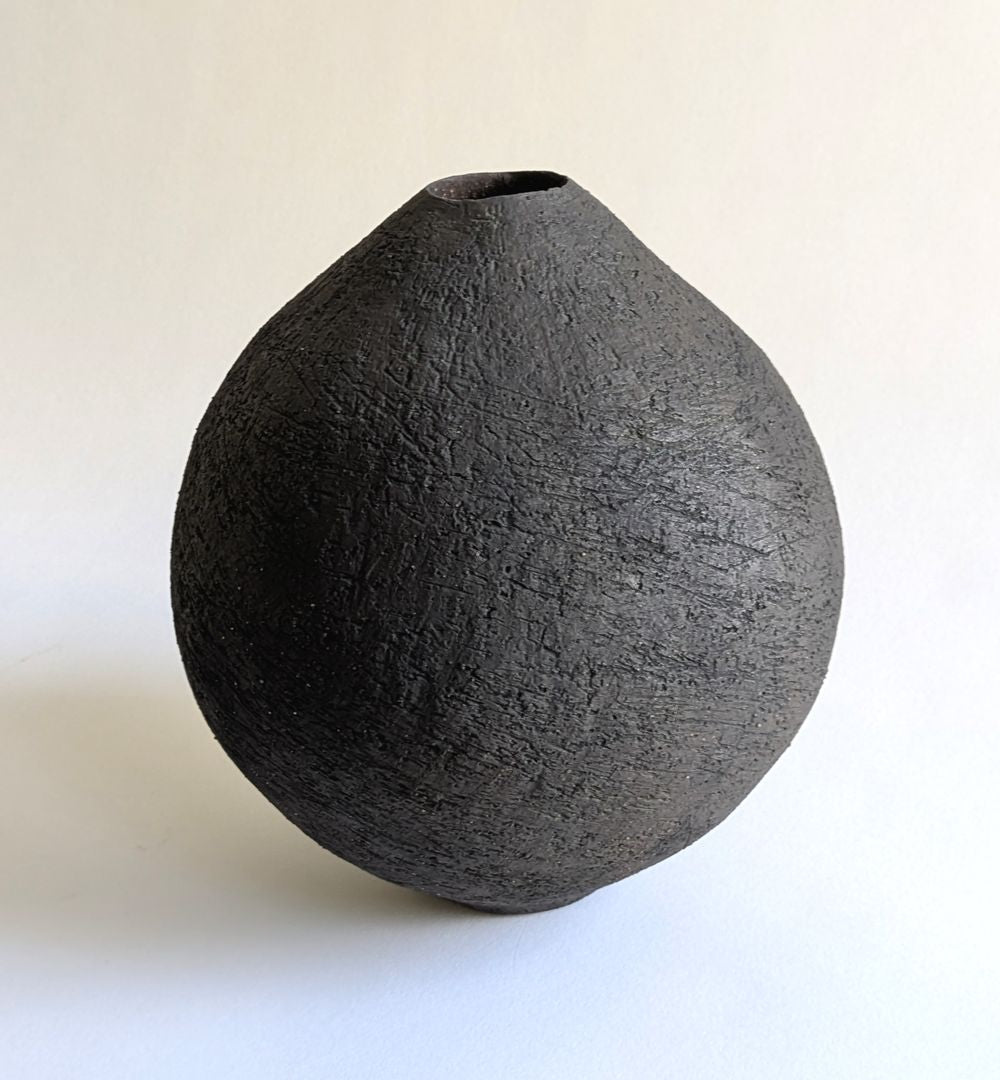 Vase volcan noir