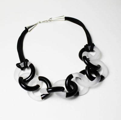 Two tone necklace black/white