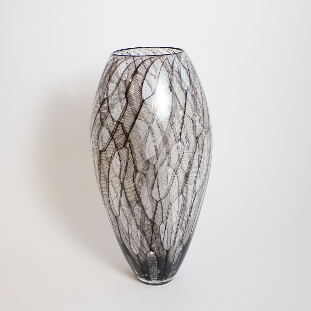 Vase filigrane noir et gris