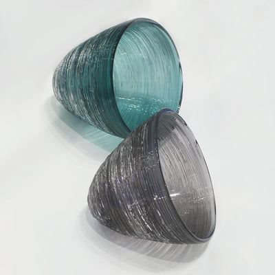 Deux petit bols en verre.