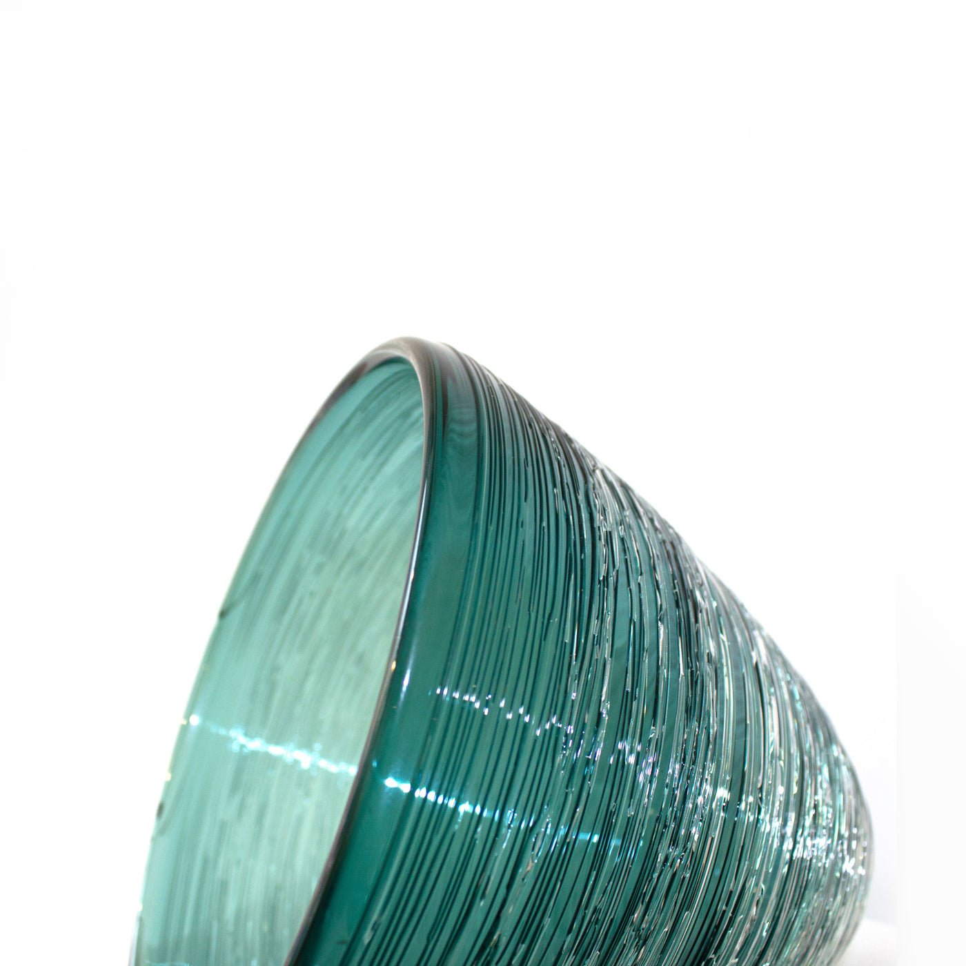 Petit bol en verre turquoise.