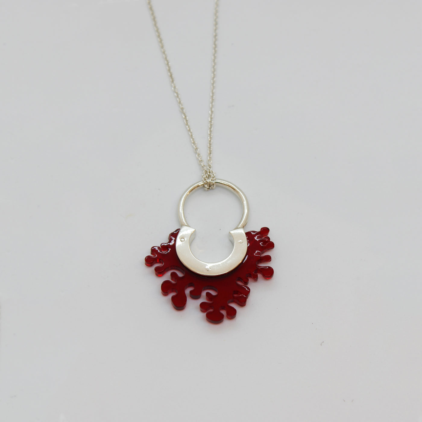 Bague / pendentif rouge (collection Corail), 2019 - La Guilde