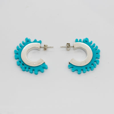 Grandes boucles d'oreilles courbées bleues (collection Corail), 2018 - La Guilde