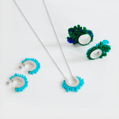 Grande boucles d'oreilles courbées bleues (collection Corail)