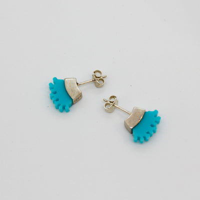 Mini boucles d'oreilles courbées bleues