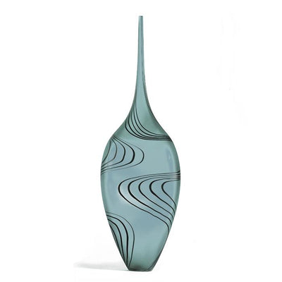 Vase en verre soufflé gris avec un motif ligné.