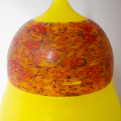 Vase en verre soufflé jaune. 