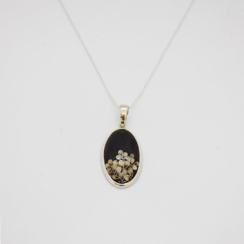Pendentif oval noir
