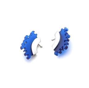 Petites boucles d'oreilles courbées bleu marin (collection Corail)